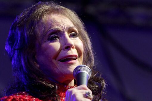 CMA Awards to open with a tribute to country music legend Loretta Lynn