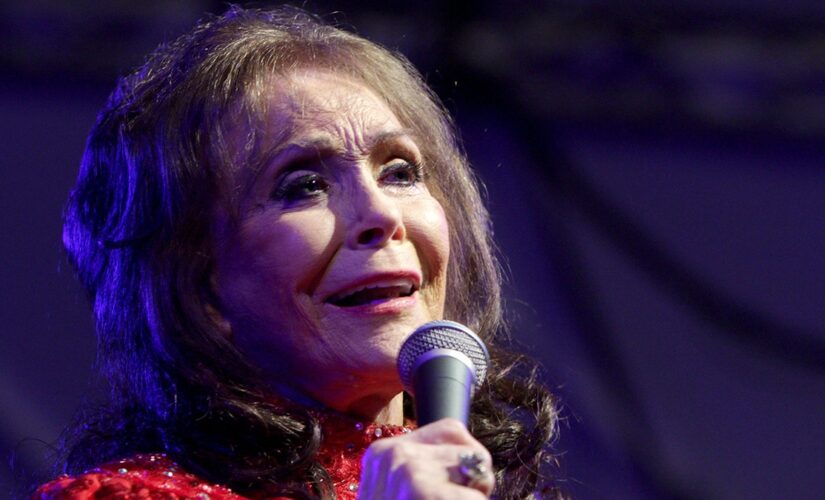 CMA Awards to open with a tribute to country music legend Loretta Lynn