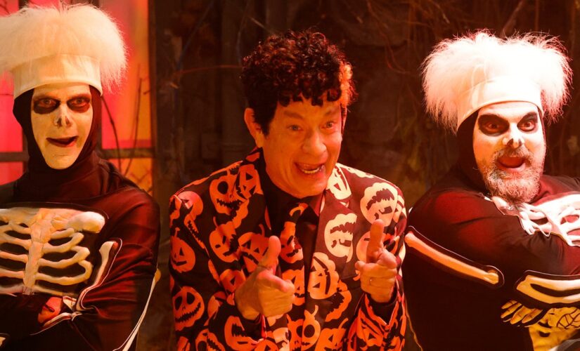 Tom Hanks reprises ‘SNL’ Halloween character David S. Pumpkins during surprise sketch