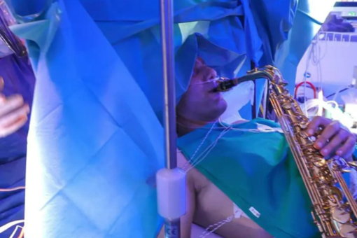 Musician plays saxophone through entirety of 9-hour brain surgery