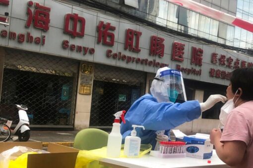 Recent spike in China’s COVID-19 cases sees Shanghai promote new booster doses through a straw