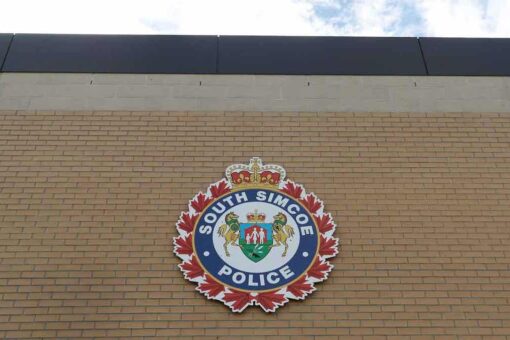 2 Canadian police officers fatally shot while responding to disturbance call