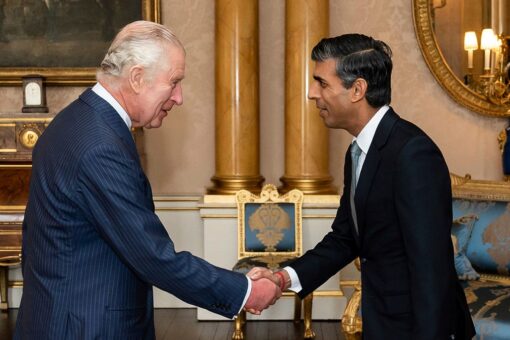 UK’s Rishi Sunak officially becomes prime minister amid economic crisis