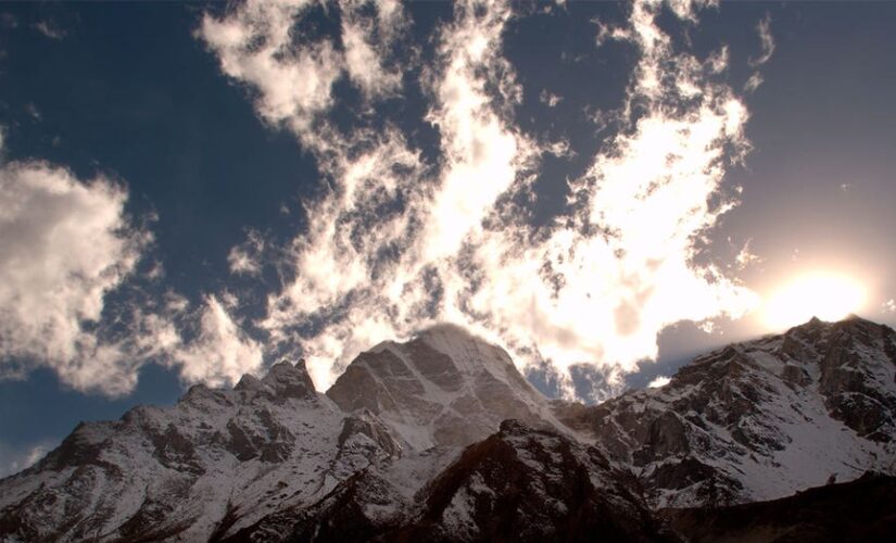 10 mountaineers dead after avalanche in northern India