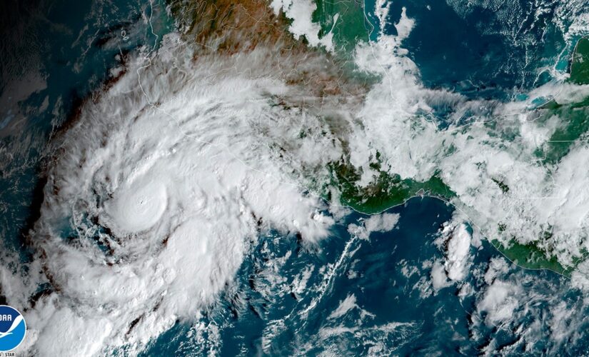 Storm Roslyn in Mexico has killed at least 3 people