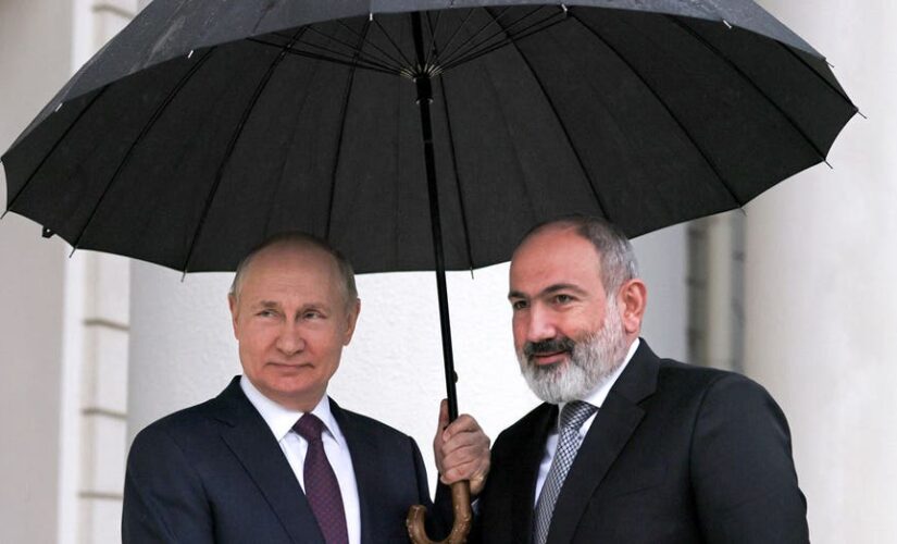 Putin hosts Armenian and Azerbaijani leaders in attempt to broker peace