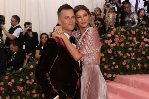 Tom Brady takes kids to a Florida food bank following Gisele B?ndchen divorce