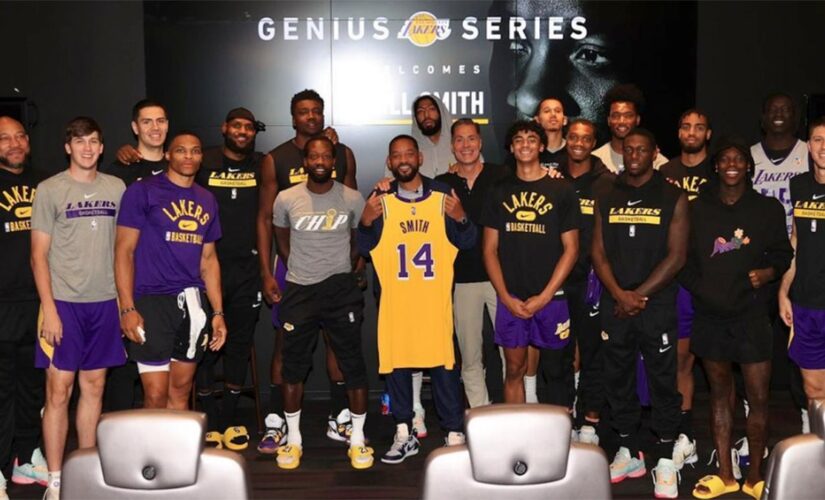 Los Angeles Lakers host Will Smith for team event, actor talks ‘gratitude in times of great challenge’