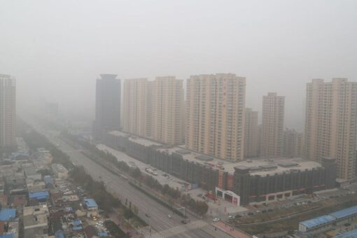 Chinese police fatally shoot would be-bank robber, free hostage