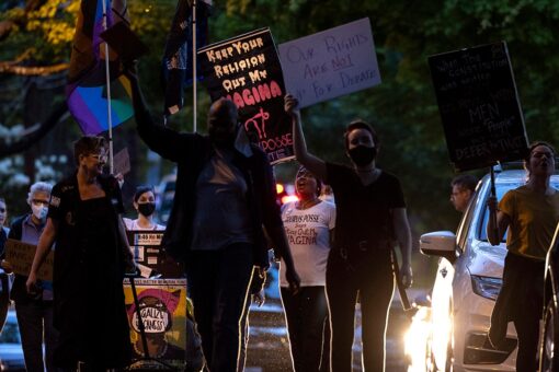 Justice Barrett gets standing O: ‘Nice to have a lot of noise made not by protesters outside my house’