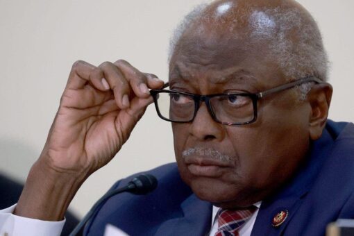 Clyburn says decision to stay in leadership is ‘biblical’ to him, despite Pelosi’s call for ‘new generation’