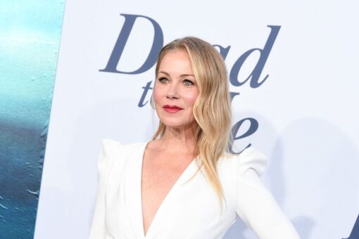 Christina Applegate says she gained 40 pounds, can’t walk without cane due to MS