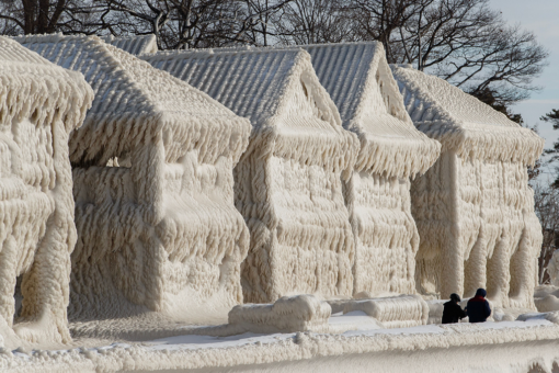 Amazing photos show homes in Fort Erie, Ontario, near Buffalo, frozen over following winter storm