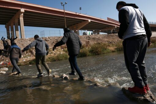 Supreme Court temporarily pauses lifting Title 42 border restrictions: Texas, DHS react