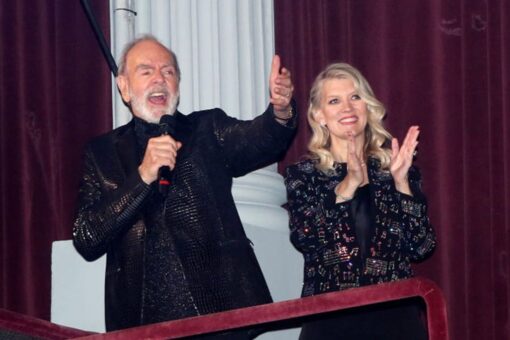 Neil Diamond gives a surprise performance at Broadway opening five years after retiring due to Parkinson’s