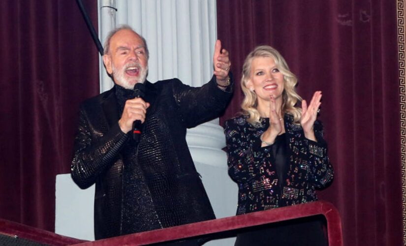 Neil Diamond gives a surprise performance at Broadway opening five years after retiring due to Parkinson’s