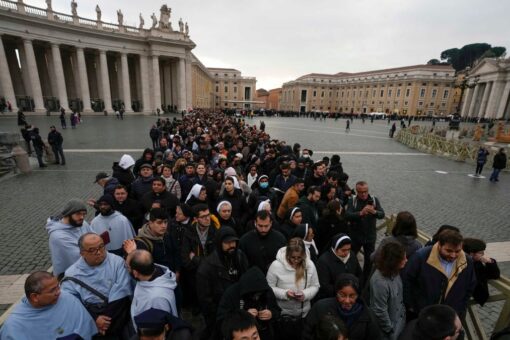 More than 60,000 come to view Pope Emeritus Benedict XVI’s body on first day