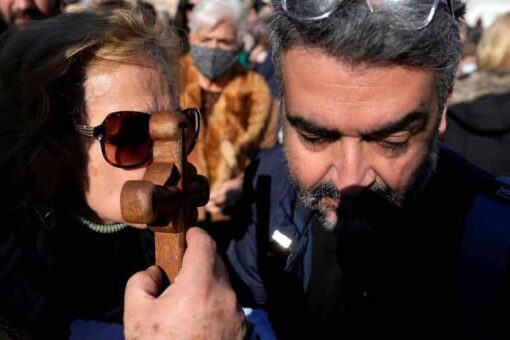 Greeks celebrate Epiphany with blessings of the water after 2 years of COVID restrictions