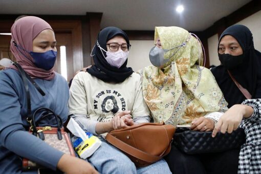 Indonesia court hears lawsuit filed against pharmacies after 200 children die from tainted cough syrup