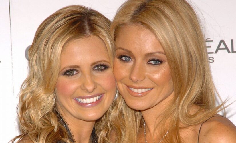 Kelly Ripa says she’s glad Sarah Michelle Gellar ignored her advice to stay away from Hollywood