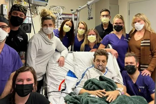 Jeremy Renner posts hospital photo, thanks medical staff in recovery update