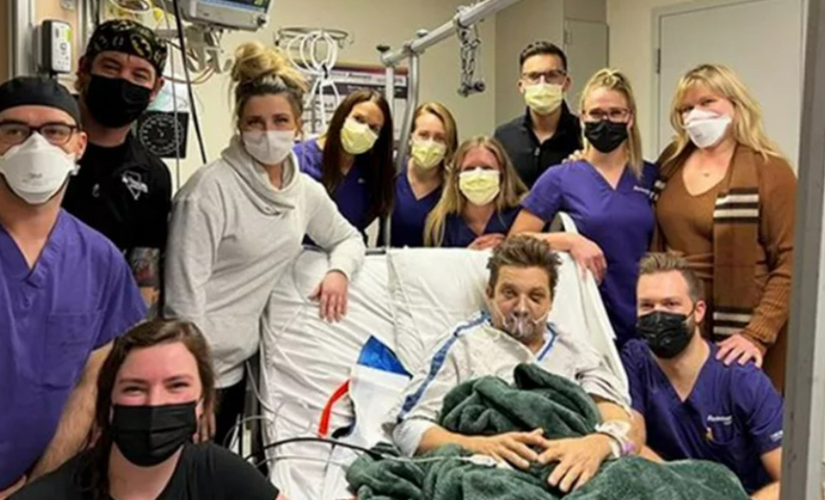 Jeremy Renner posts hospital photo, thanks medical staff in recovery update